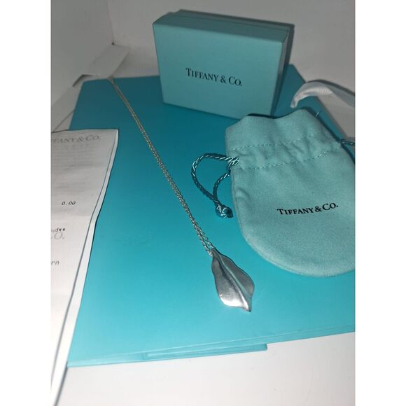 Rare Gorgeous Tiffany & Co. Sterling Silver Large Leaf Drop Pendant Necklace